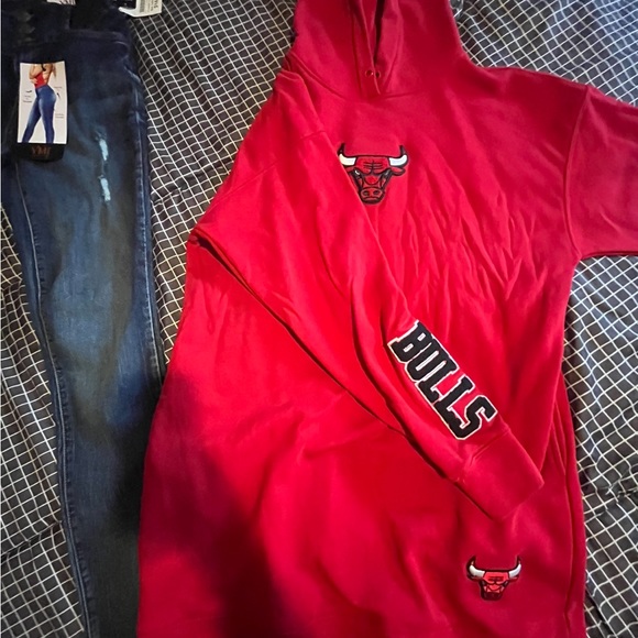 I am selling new or used clothes. - Picture 2 of 8